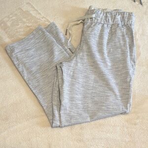 Lululemon Women’s Gray/White Capris